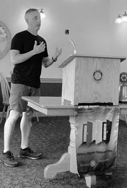 Arnett addresses Logan Rotary