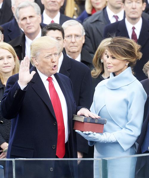 Trump taking oath | News | logandaily.com