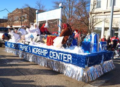 Logan Ohio Christmas Parade 2022 Santa Claus Is Coming To Town | News | Logandaily.com