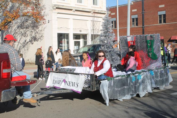 Etown Christmas Parade 2022 Logan Christmas Parade 2021 | | Logandaily.com