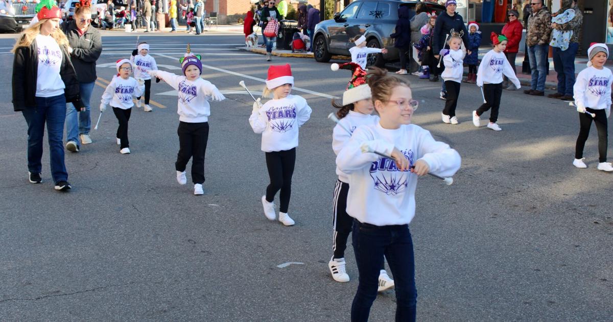 Annual Christmas parade brings holiday pageantry to downtown News Annual Christmas parade brings holiday pageantry to downtown News