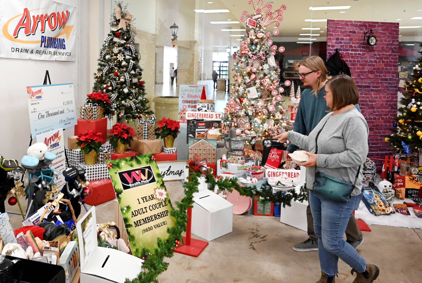 Annual Altrusa Festival of Trees returns to the Santa Maria Town