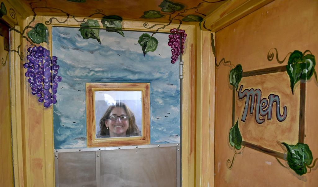 Fresh Coat Artist Gives La Botte Restaurant In Lompoc A Colorful