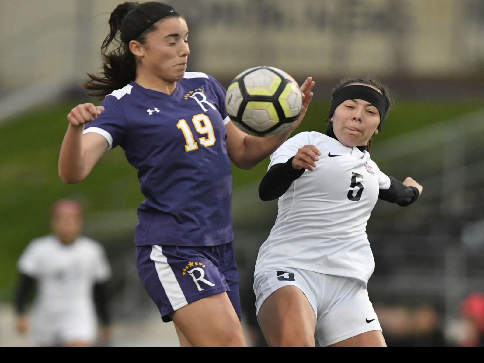 Photos Righetti Edges Sanger 2 1 In Cif Cs Division 2 Girls Soccer Playoffs Lompocrecord Com