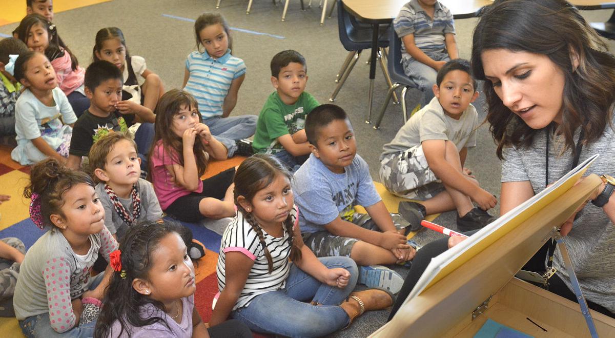 Dualimmersion program teaches English, Spanish to growing number of