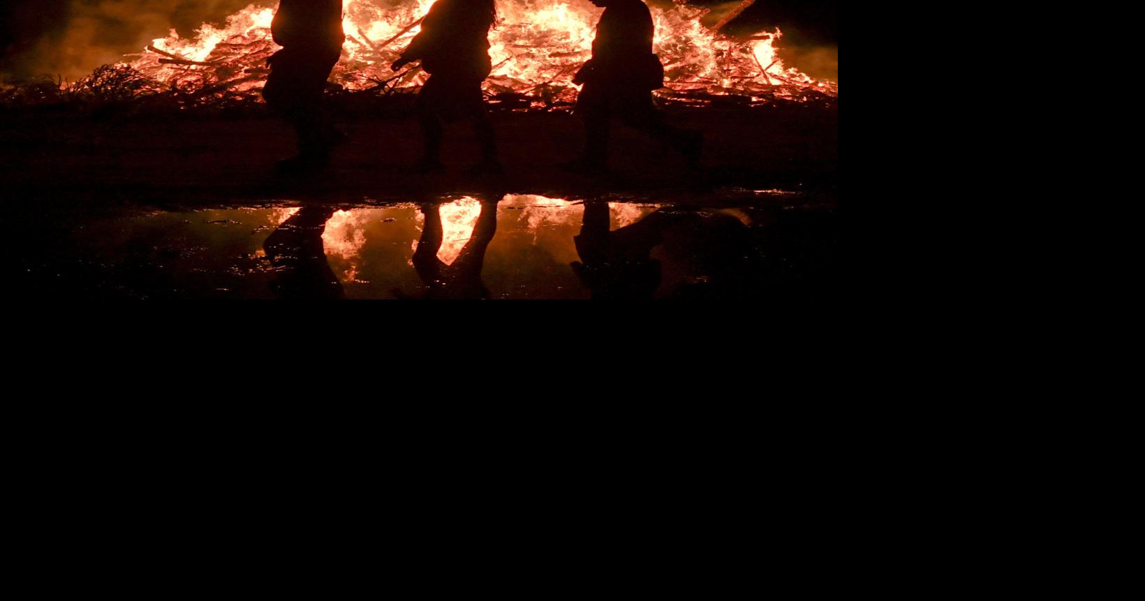 Annual Solvang Christmas tree burn draws thousands Local News