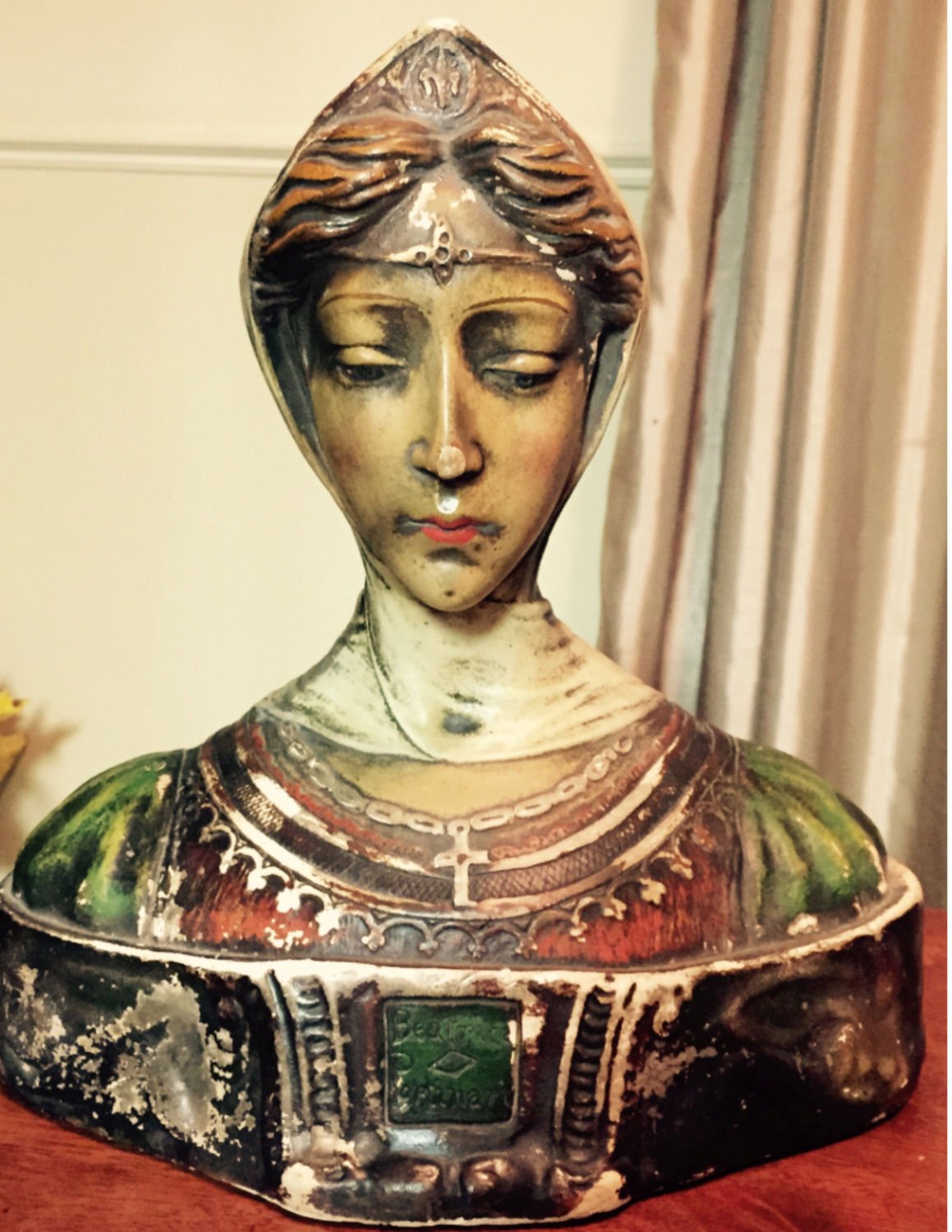 Treasures Bust of Beatrice Portinari was mass produced