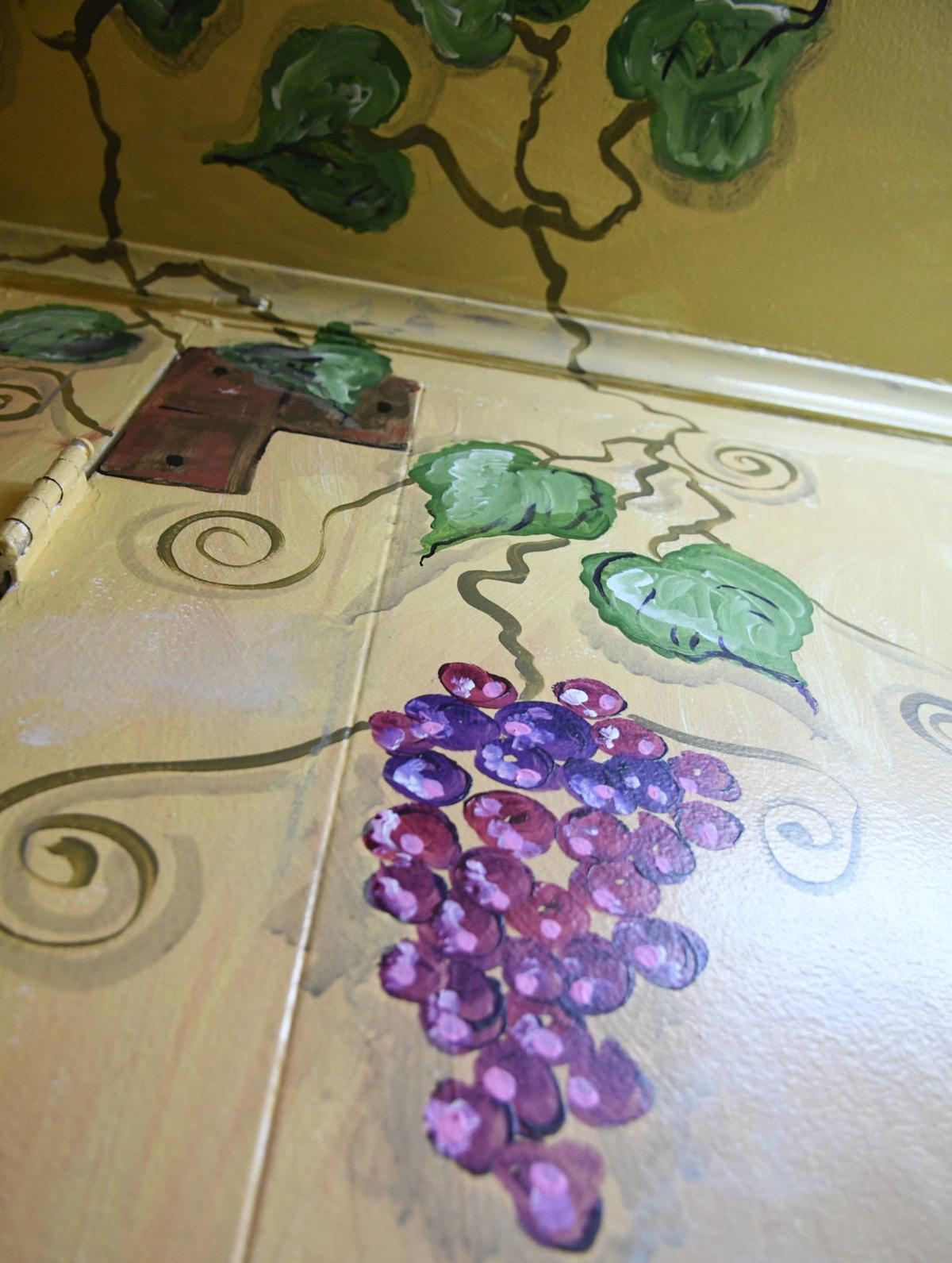 Fresh Coat Artist Gives La Botte Restaurant In Lompoc A Colorful