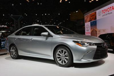 Consumer Reports Names Toyota Camry Hybrid Best New Car Value In 2017 Toyota Camry Hybrid