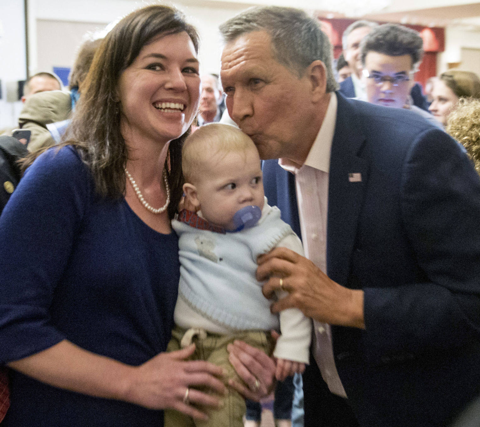 17 photos of politicians kissing babies ... image
