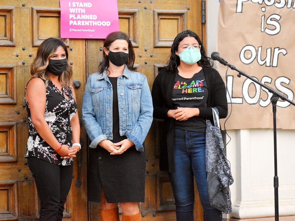 Santa Maria Residents Honor Memory Of Ruth Bader Ginsburg At City Hall Vigil Lompocrecord Com