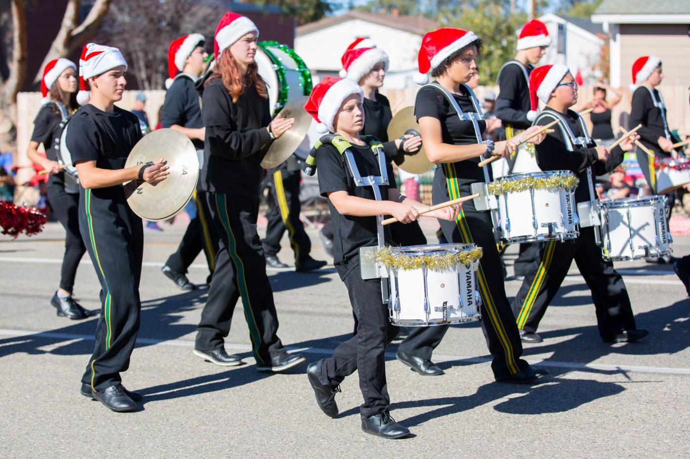 Orcutt Christmas Parade 2022 Sun Shines On Old Town Orcutt Christmas Parade As Crowds Line Streets | |  Lompocrecord.com