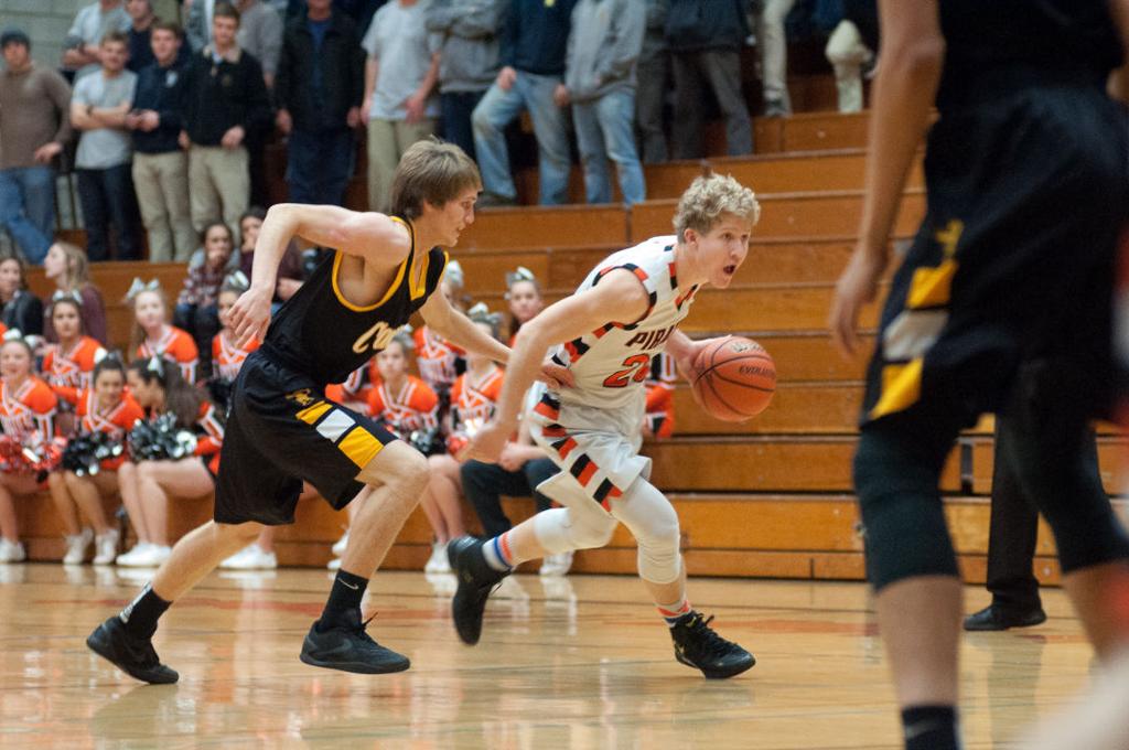 Last Round Table Honors Holiday Winners And Basketball Stars Local Sports Lompocrecord Com