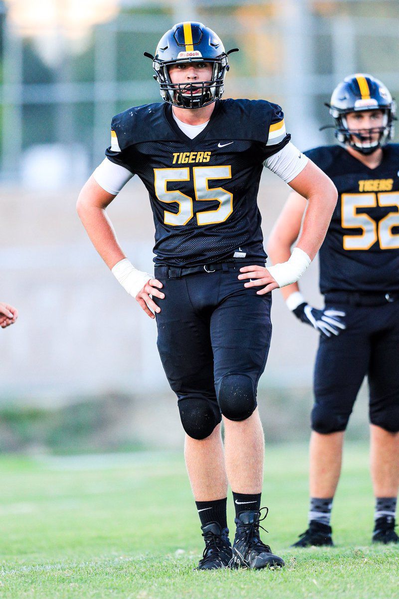 Honus Wagner (no, not that one): Hancock College's standout freshman  linebacker, Football