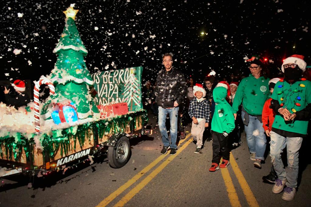 Dalton Ga Christmas Parade 2022 Lompoc Christmas Parade Delivers Holiday Cheer To Hundreds, Names Contest  Winners | Local News | Lompocrecord.com