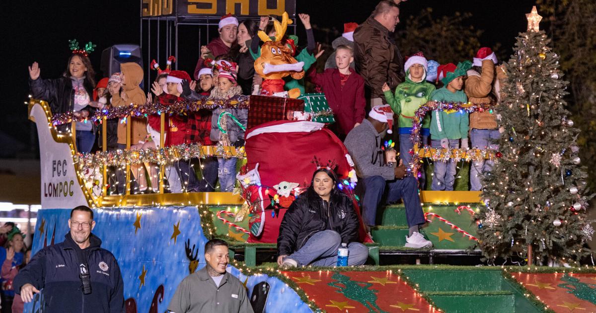 Friday night's Lompoc Children's Christmas Season Parade in photos ...