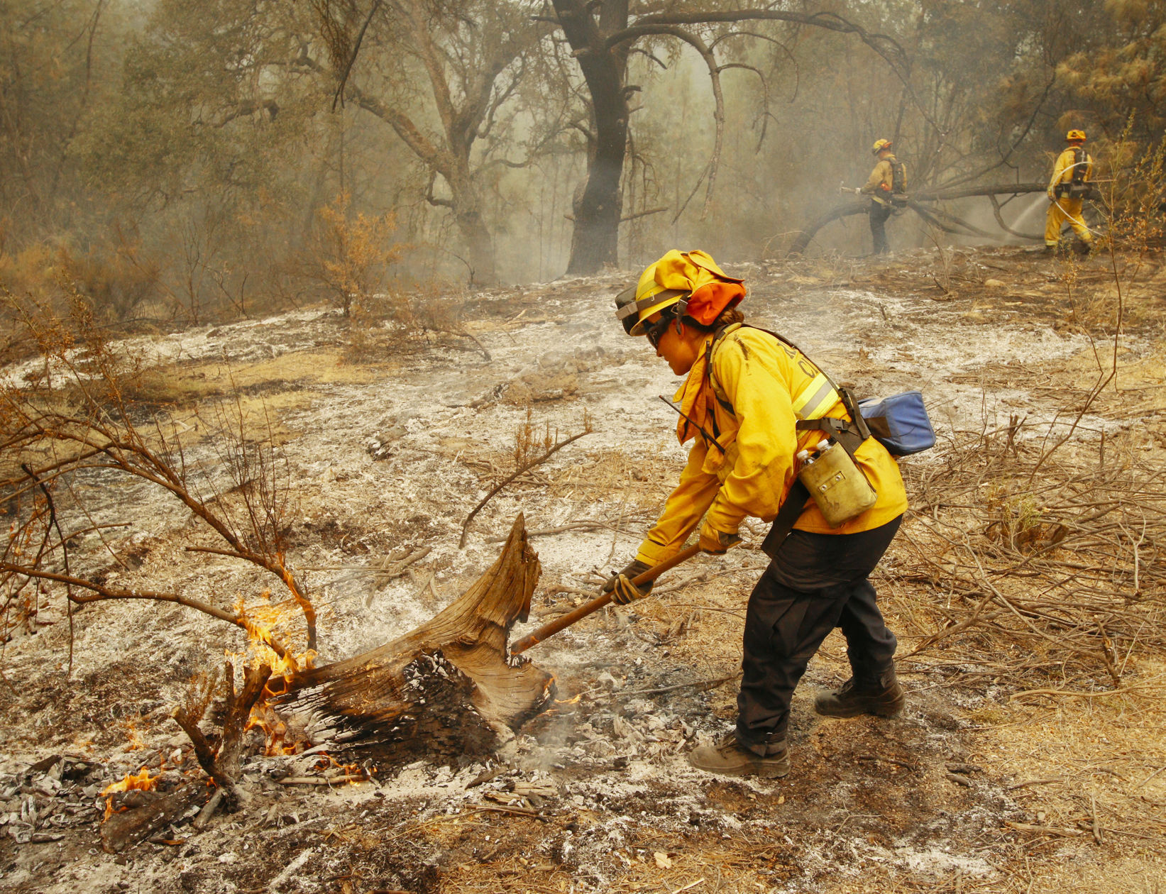 Chimney Fire Chars Almost 39,000 Acres With 35-percent Containment ...