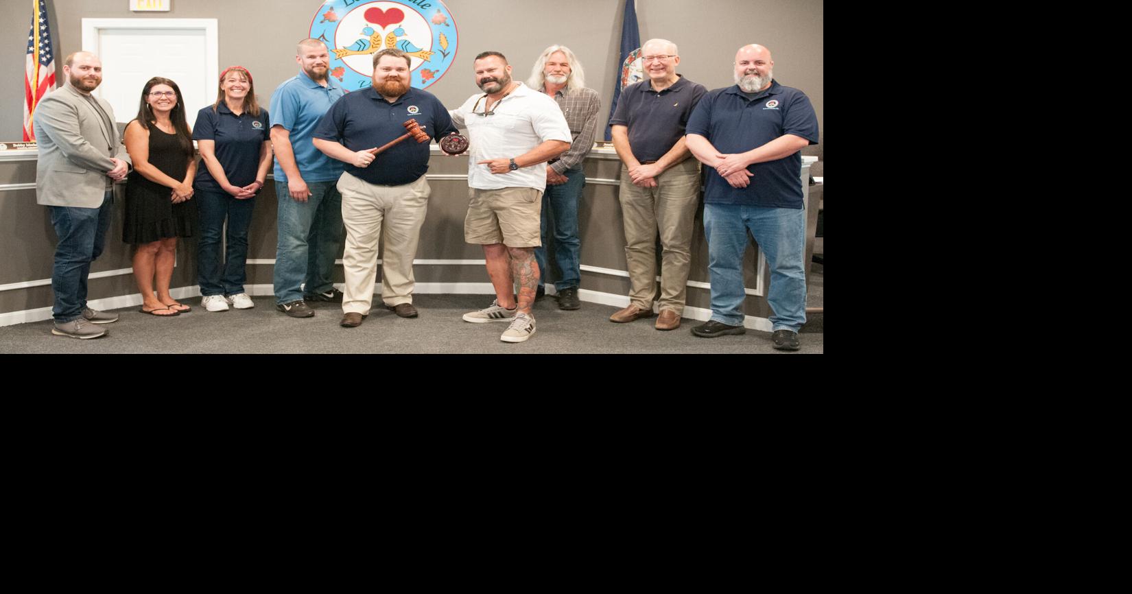 Lovettsville Residents Donate Ceremonial Gavel Towns