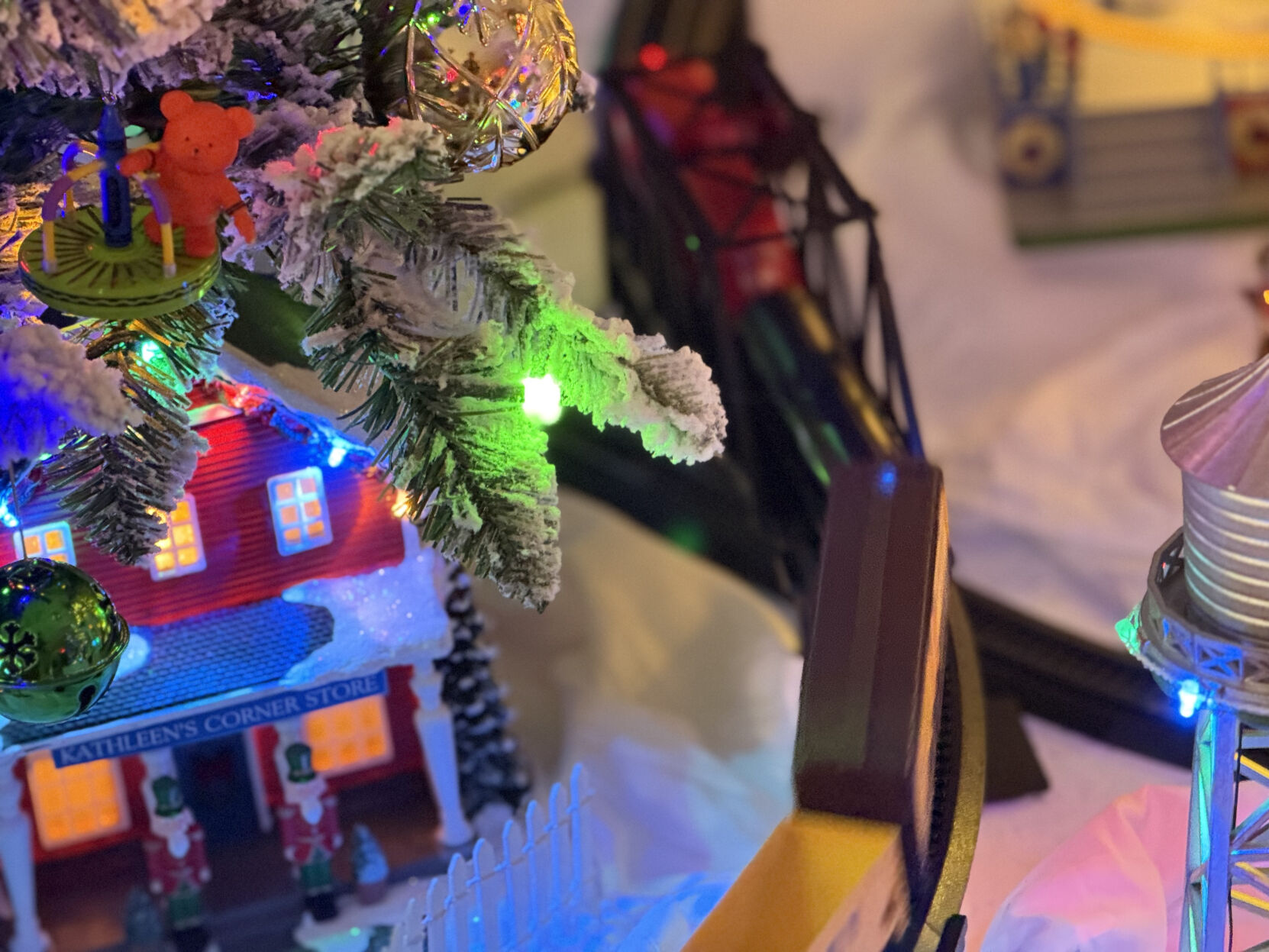 Jerry's Flowers and Gifts Touts 'Christmas Fantasy' Model Train