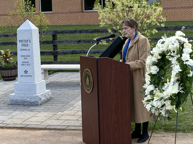 Leesburg Dedicates Potter’s Field Memorial Leesburg