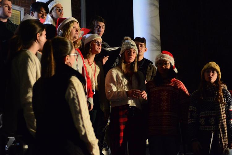 Purcellville Kicks off Christmas with Tree Lighting Towns