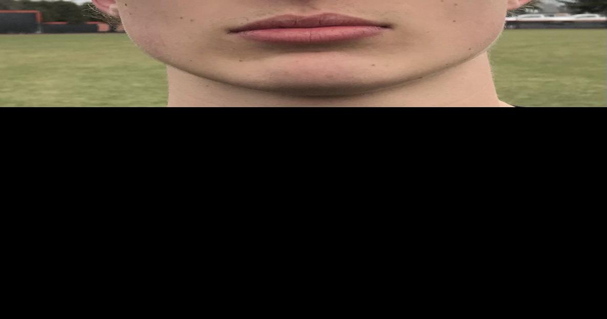 Grin and ‘Barrett’ Chesterton junior tosses complete game in Duneland