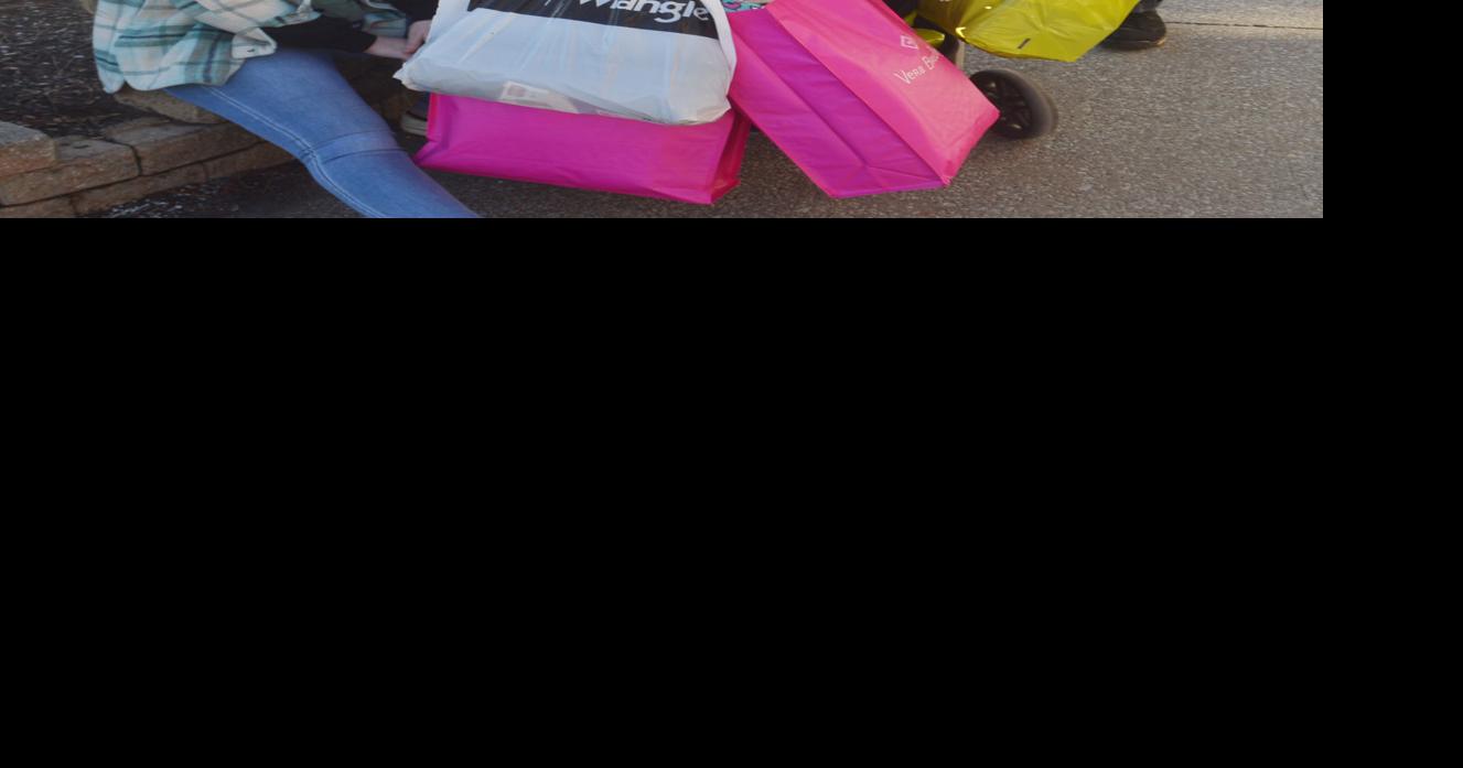 Inflation doesn't slow down shoppers on Black Friday | Local News ...