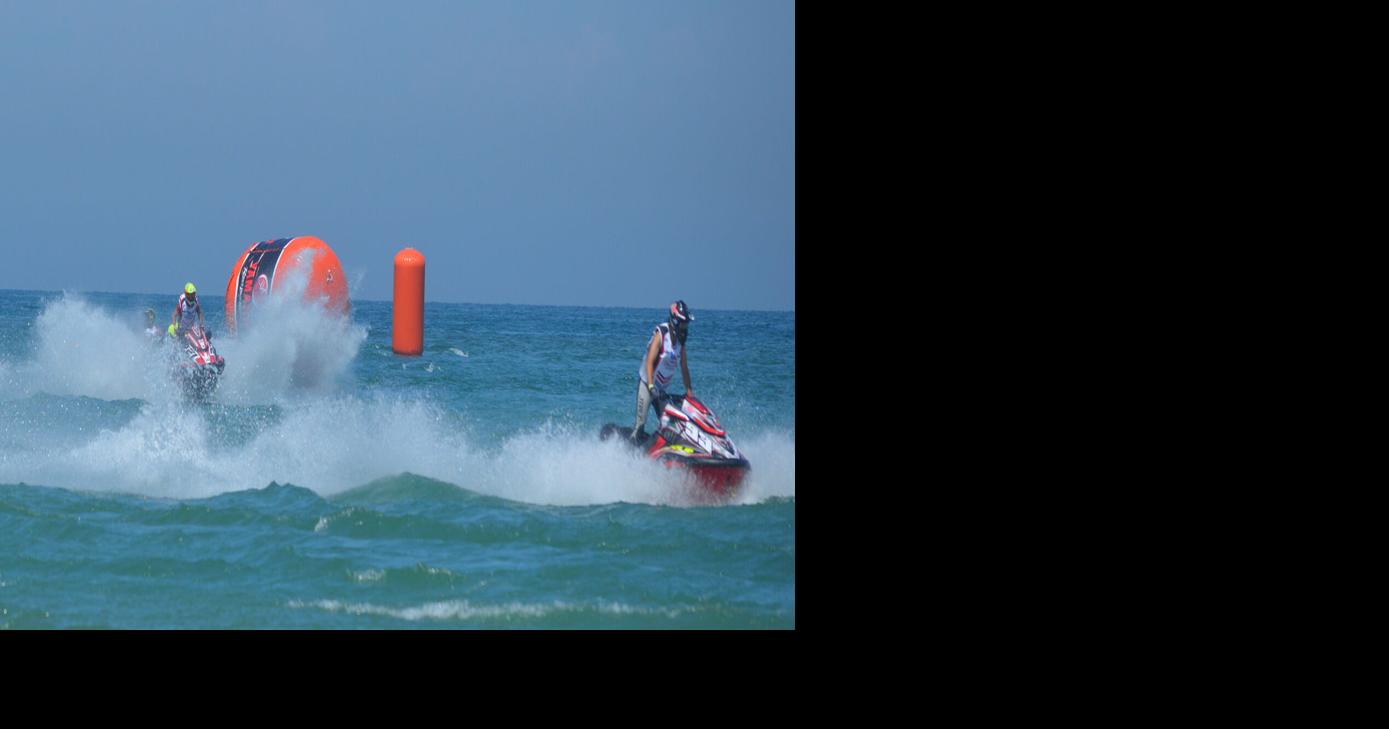 AquaX Grand Prix features excitement on the water, fun along the shore People And Places