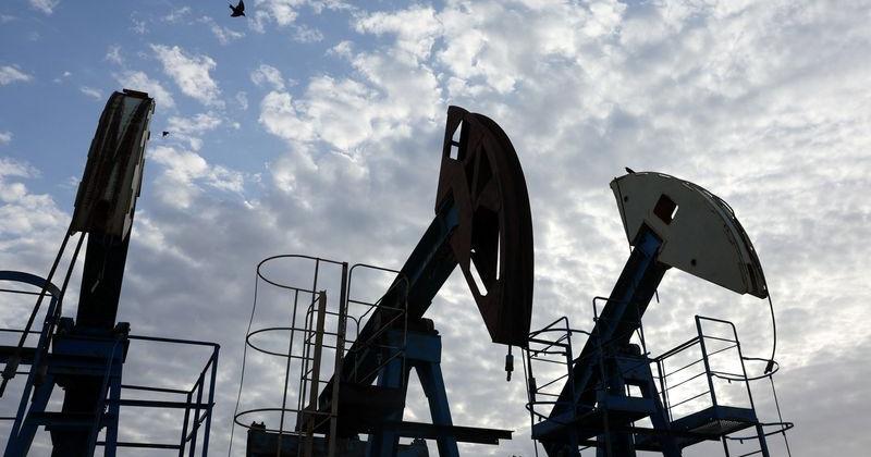 Oil prices steady as investors cautious over Iran-Oman talks