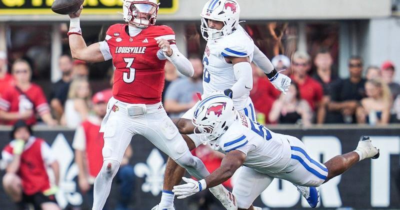 Louisville Cardinals quarterback Lincoln Kienholz (3) throws as Southern Methodist University Mustangs defensive end Aakil