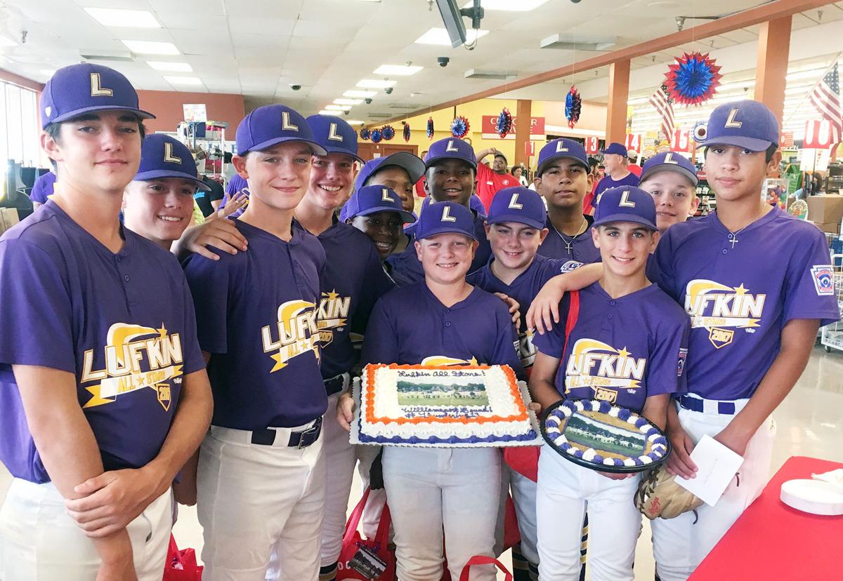 Local Celebrities Community Rolling Out Red Carpet For Thundering 13 Community Lufkindailynews Com