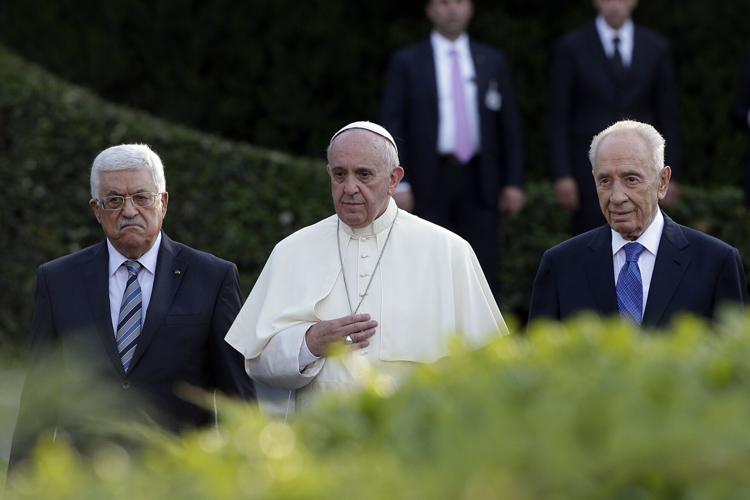 AP PHOTOS Pope Francis, first Latin American pontiff, dies at 88 Us