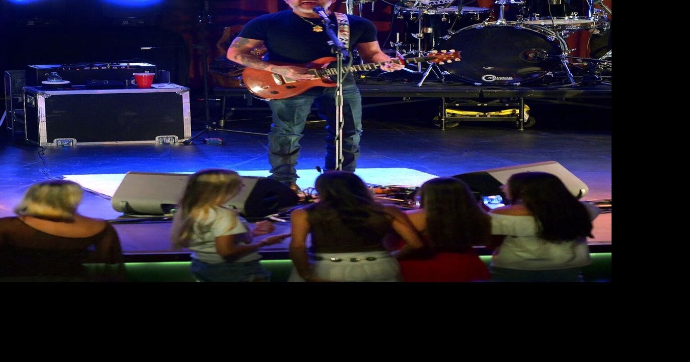 PHOTO COLLECTION: Stoney LaRue at The Pines Theater and the Two-Steppin' on South First street party