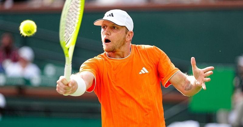 Alejandro Davidovich Fokina returns to Learner Tien during their BNP Paribas Open fourth-round match in Indian Wells, Calif., on