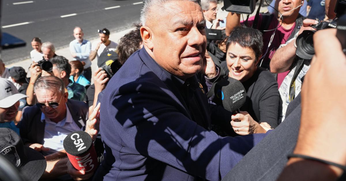 La defensa del título de la Copa del Mundo de Argentina empañada por la agitación en la escena del fútbol doméstico.