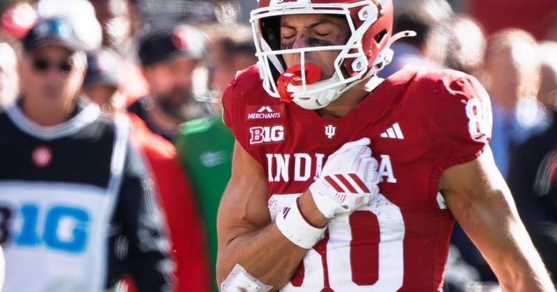 Indiana's Charlie Becker (80) celebrates a catch during the Indiana versus Ohio State football game at Memorial Stadium on Saturday, Oct. 17, 2026.