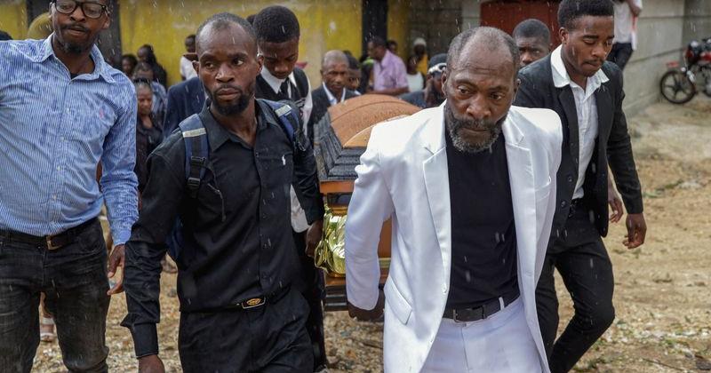 Family members hold funeral for victims of Kenscoff gang attack