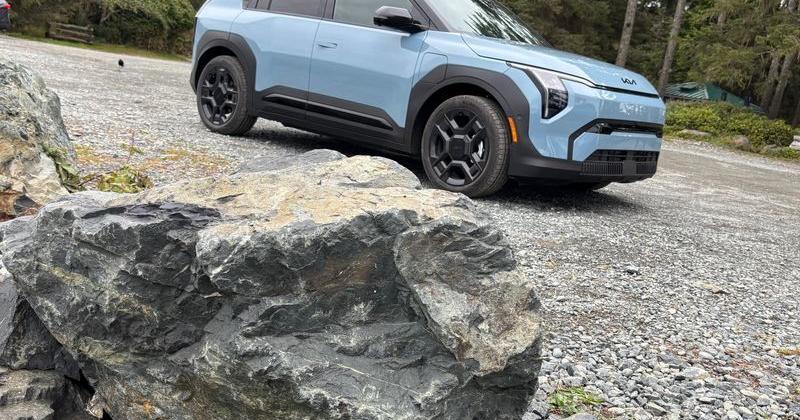 Prices for the front-wheel drive 2027 Kia EV3 Land start at $38,490, excluding $1,495 destination charge.