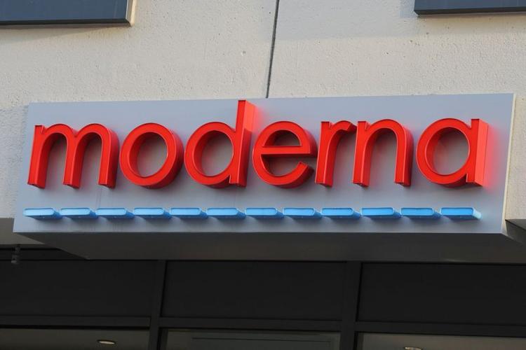 Moderna-Merck Personalized mRNA Vaccine Cuts Melanoma Recurrence 49%