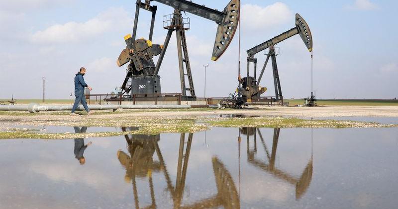 Oil rises slightly as diplomacy hopes counter renewed Houthi attacks