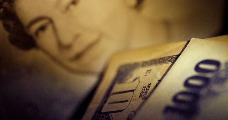 Euro firms against dollar, yen ahead of central bank meetings