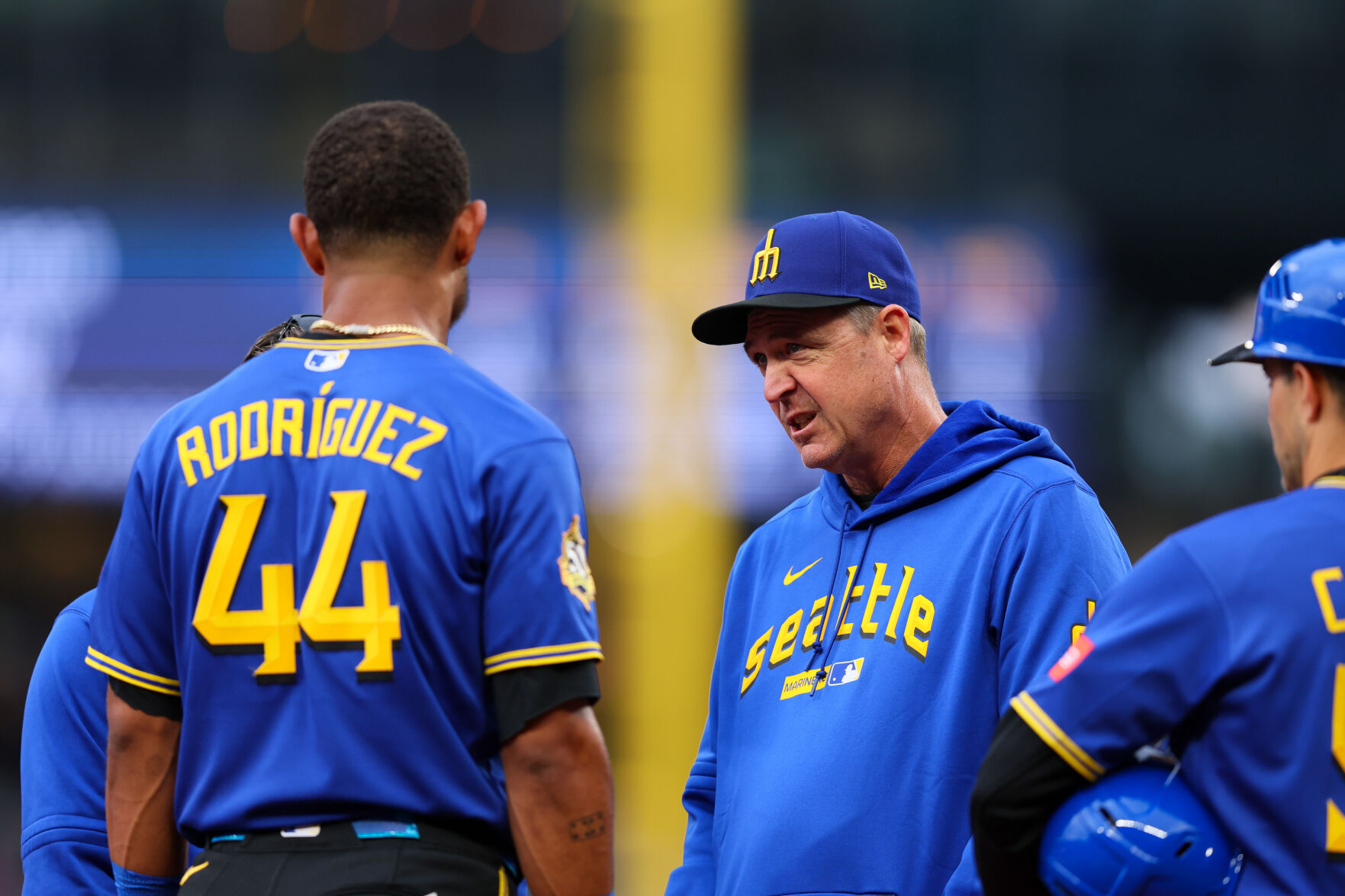 Mariners' Rodriguez removed after being hit in helmet by thrown