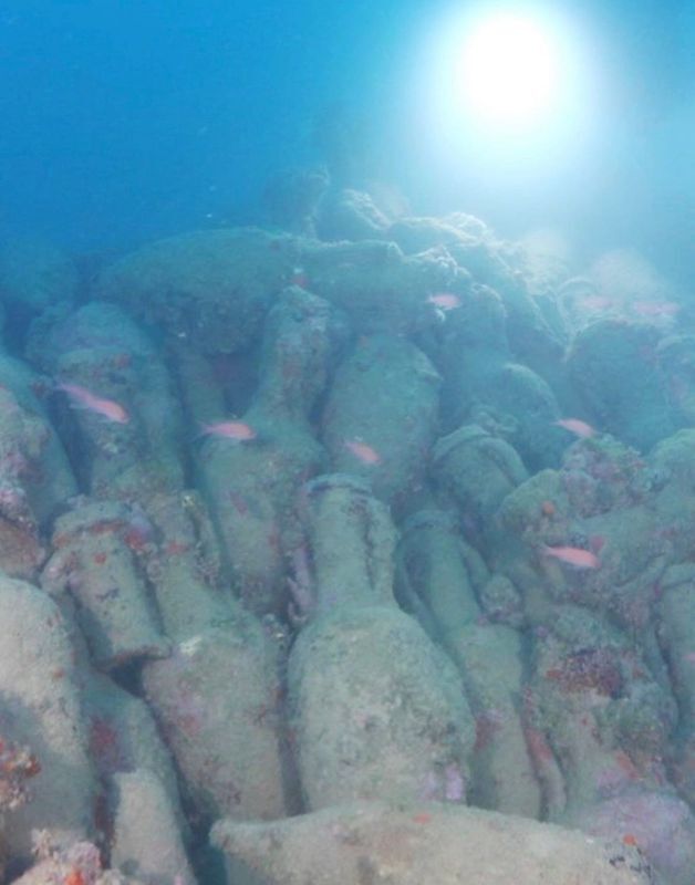 Ancient Roman shipwreck discovered by divers off Sicily coast; jars found with it are more than 2,000 years old