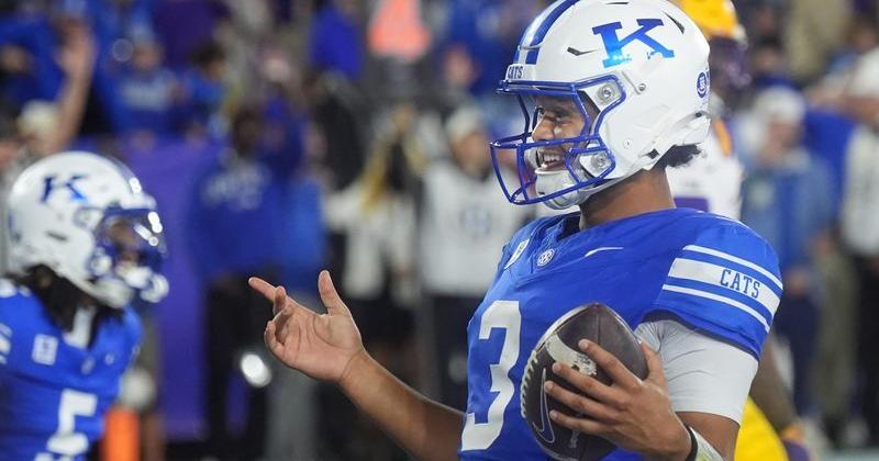 Kentucky’s Kenny Minchey runs in the 2 point conversion to win the game against LSU at Kroger Field on Oct. 10, 2026.