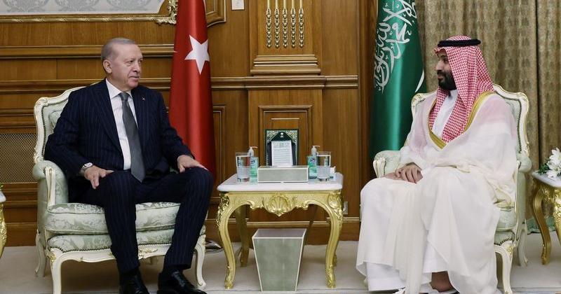 الرئيس التركي رجب طيب أردوغان يلتقي ولي العهد السعودي الأمير محمد بن سلمان في مكة