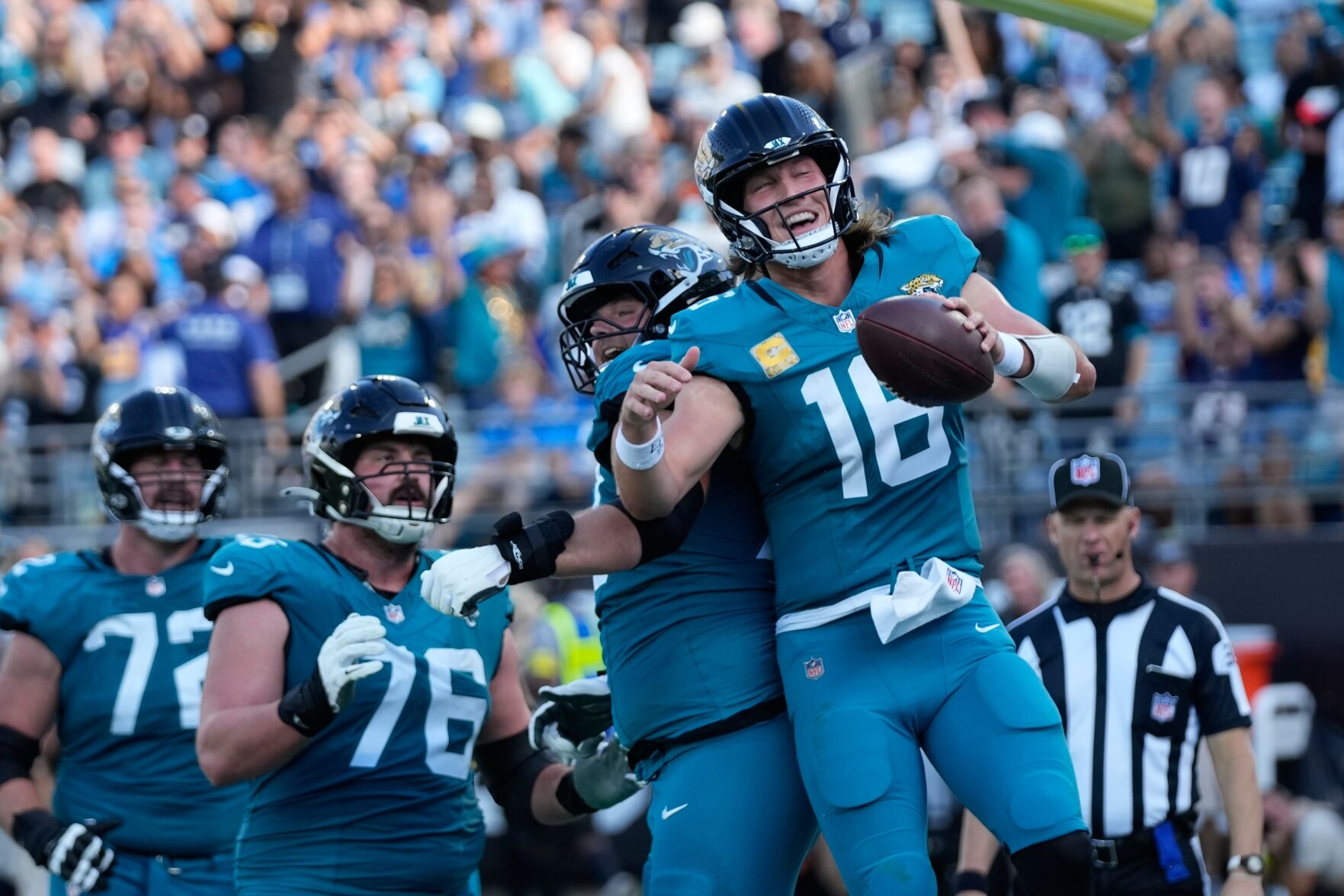 Jaguars rebound from historic loss with a dominant 35-6 win