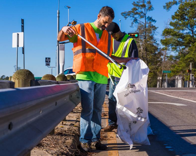Volunteers pick up trash, upcycle cards during Service Saturday