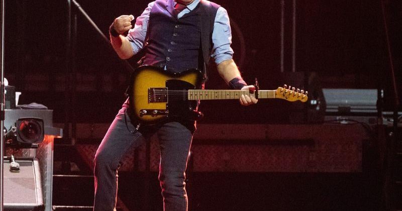 Bruce Springsteen brings the Land of Hope and Dreams Tour to the Xfinity Mobile ...