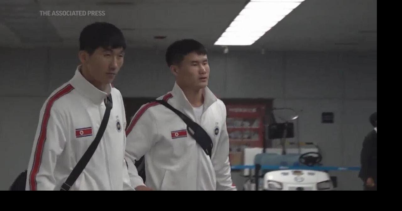 북한 체육 대표단, 베이징 경유 |  AP 영상