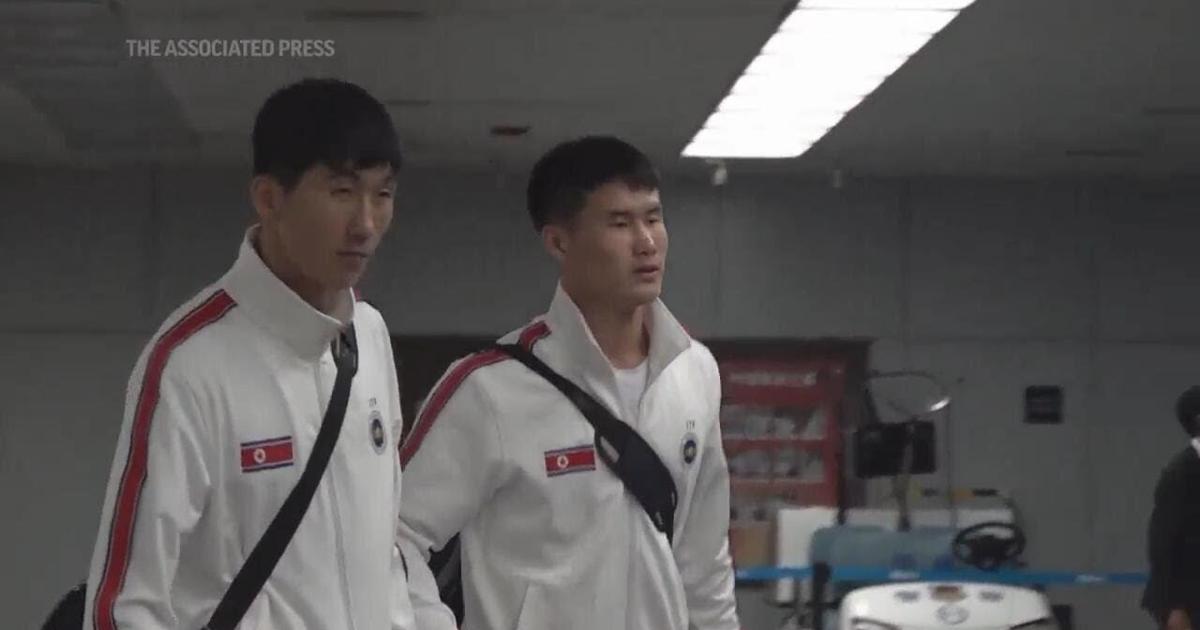 북한 체육 대표단, 베이징 경유 |  AP 영상